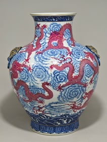 An Exquisite the Qianlong year of the Qing Dynasty made pink blue and white moire carmine five