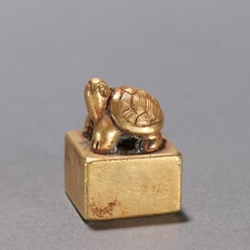 A Han bronze gilt tortoise twist seal