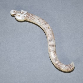 An Exquisite Hetian jade dragon shaped wear