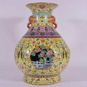 An Exquisite Qianlong in the Qing Dynasty, pastel depiction of gold, entwined branches, lotus