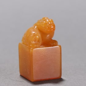 An Exquisite Tianhuang stone carving lion twist seal