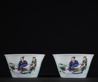 A pair of horseshoe cups with Yongzheng pastel figures from the Qing Dynasty