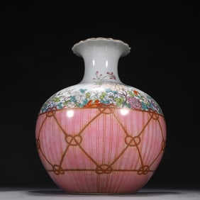An Exquisite Qing Yongzheng sail red pastel floral pattern pomegranate bottle