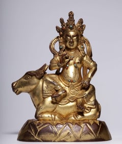 A statue of the mother of the Qing Dynasty bronze gilt business