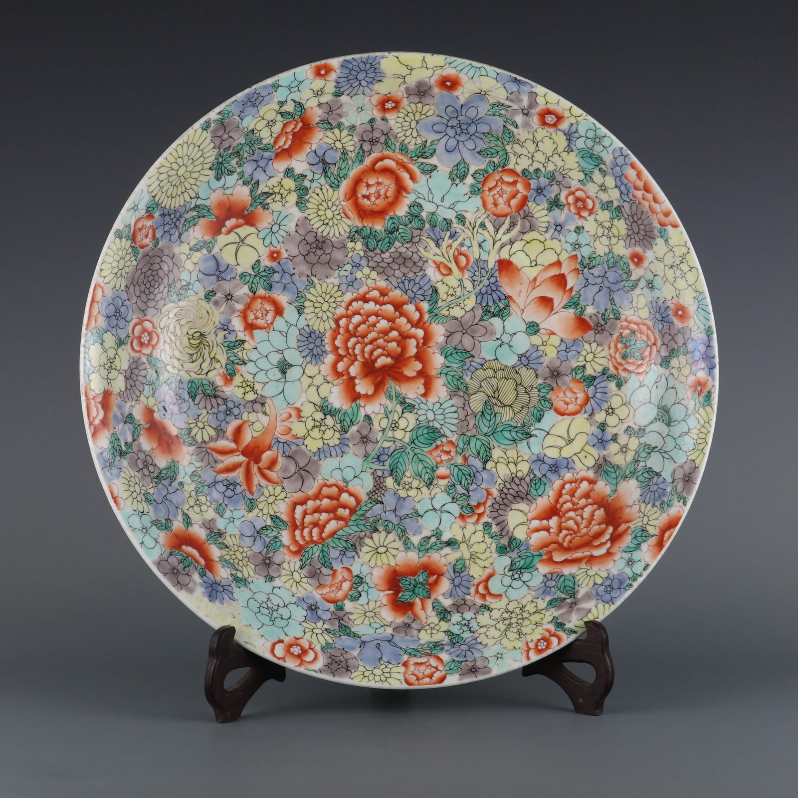 A large plate of colorful kaleido-eboni patterns made in the Kangxi year of the Qing Dynasty: Qing Kangxi year colorful pattern plate Size: H:7cm MouthD:41.5cm (The Dimensions Of All Batches Are Manually Measured.If You Need More Detailed Information, Please Contact Our Customer Service Before
