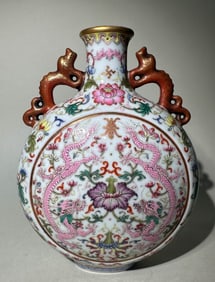 An Exquisite Qing Dynasty pastel flat bottle