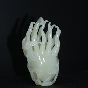An Exquisite Hetian jade Buddha's hand