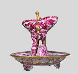 A Qing Dynasty carmine dragon pattern cup