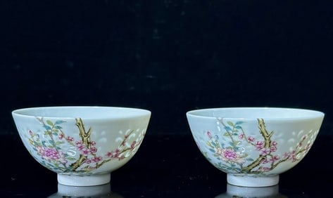 A pair of Qianlong in the Qing Dynasty: Pastel flowers and birds like to tattoo the eyebrows over