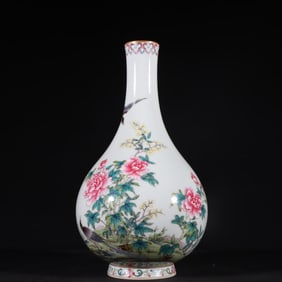 A large Qing Dynasty Yongzheng year enamel color flower and bird pattern hanging gall bottle
