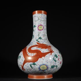 A piece of Qing Dynasty Yongzheng pastel depiction of the golden dragon wearing a floral pattern