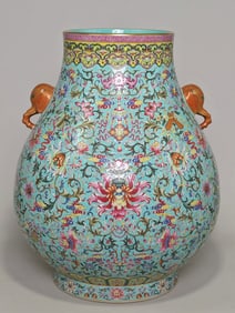 A piece of the Qianlong year of the Qing Dynasty made a powder enamel color entwined branch lotus