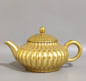 A piece of Xianfeng Xinyou Zhongchun Dezhongtang master made a golden sweet potato edge teapot