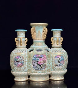 A piece of Qing Qianlong foreign color powder blue glaze depicting gold Tang Ying three-yuan rotary