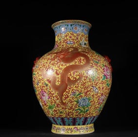 A piece of Qing Dynasty Qianlong pastel depiction of the golden dragon wearing floral pattern animal