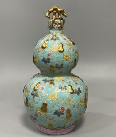 A turquoise glazed gold gourd bottle made in the year of Qianlong