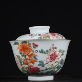 A piece of Qing Dynasty Qianlong pastel floral pattern bowl