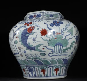 A piece of Ming Dynasty Wanli colorful fish algae pattern octagonal jar