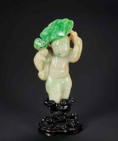 A piece of Qing Qianlong old pit floating green jade holding lotus boy bangs play golden toad