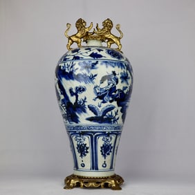 A piece of Yuan blue and white character story inlaid with bronze lion amphora plum vase