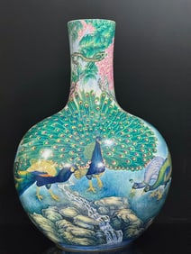 A piece of Qianlong in the Qing Dynasty enamel Cailang Shining peacock open screen picture Tianqiu