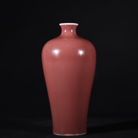An early Qing cowpea red glazed plum vase (with a peeling glaze on the edge of the mouth)