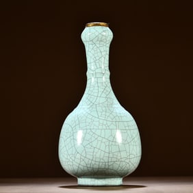 A piece of official kiln garlic bottle