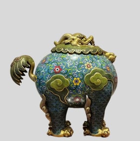 One piece of cloisonné enamel with end diffuser