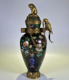 A cloisonné enamel parrot ear filling bottle