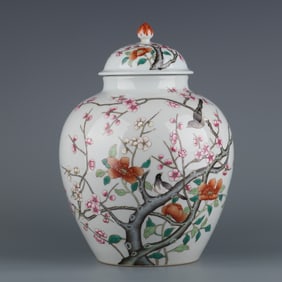 A piece of Qing Daoguang pastel on the eyebrow pattern lid jar