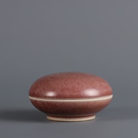 A piece of cowpea red glazed rouge box made in the Kangxi year of the Qing Dynasty