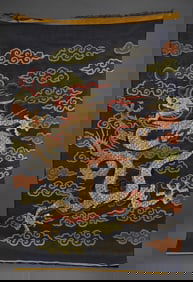 A Qing Dynasty silk dragon-shaped flag