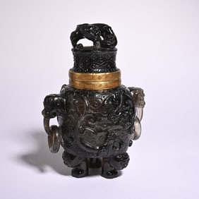 A piece of citrine amphora dragon jar study ornament