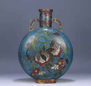 A piece of Ming Dynasty cloisonne longevity peach pattern hugging moon bottle