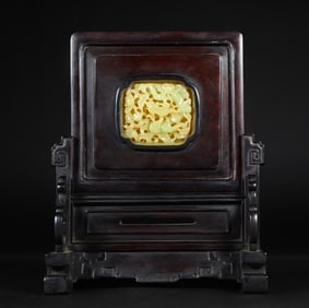 A piece of Qing Hetian jade topaz wears a flower dragon interstitial