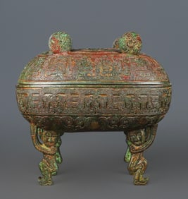 A piece of Western Zhou bronze man lifted