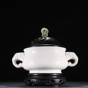 A piece of Xuande porcelain white glaze elephant trunk ear aromatherapy burner