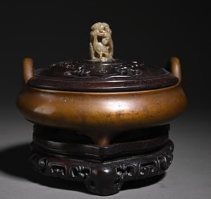 An old collection of fine copper tires amphora study ornaments