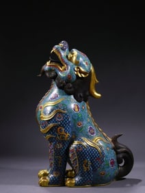 A piece of cloisonné enamel roars at the sky