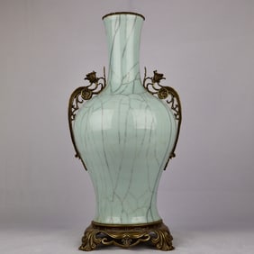 A piece of the kiln opening piece inlaid with copper lace amphora Guanyin bottle