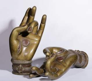 A pair of Qing Dynasty two-color alloy copper and silver oversized Buddha hand ornaments
