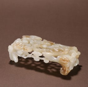 A piece of Qing Dynasty Hetian jade seed material is happy on the ink bed of eyebrows