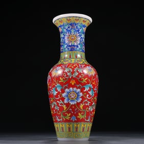A clear tire-painted twig lotus vase