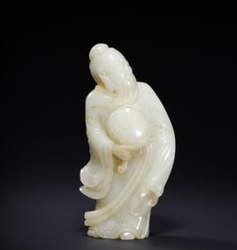 A standing statue of Hetian Yushouxing
