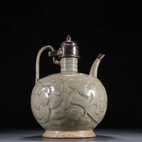 A piece of Yaozhou kiln carved flower holding pot