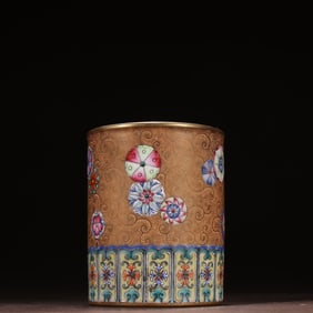 A Qianlong style pastel painted gold ball flower pen holder