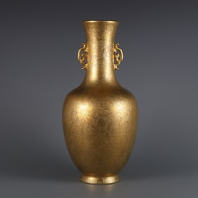 A piece of Qing Yongzheng year gilt carved entwined branch lotus pattern amphora