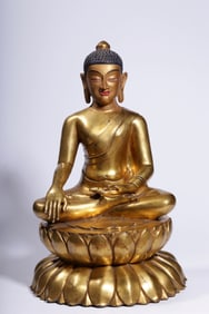 A Qing Dynasty bronze gilt statue of the Buddha who does not move