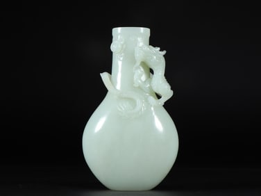 A piece of Qing Hetian jade dragon play bead bottle