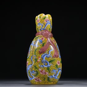A bottle of nine dragon pattern blanket of clear tire